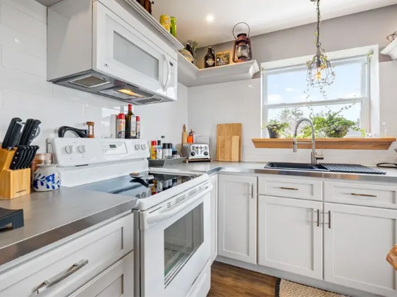 Kitchen with Large Working Sink and CookTop