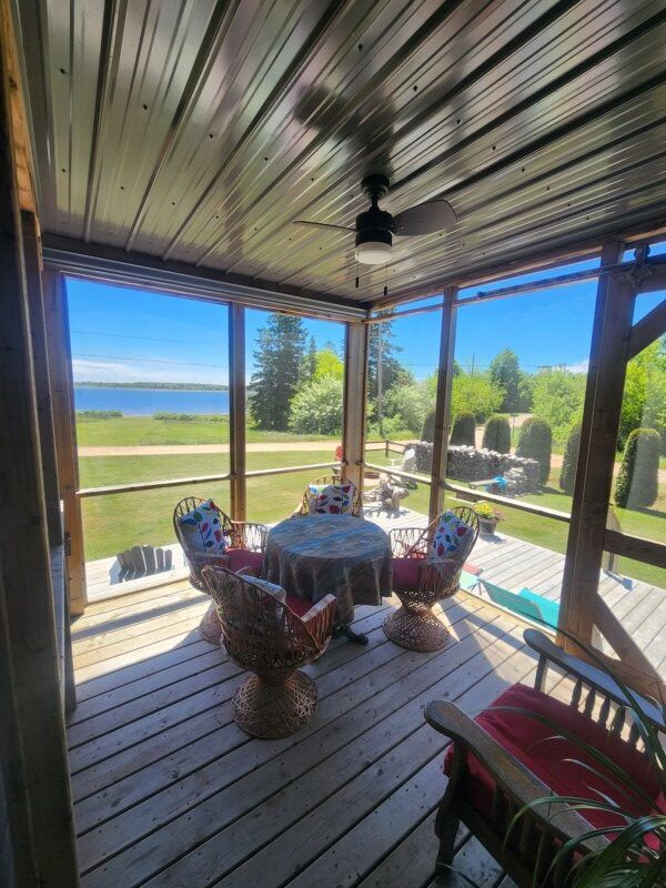 Screened in Porch